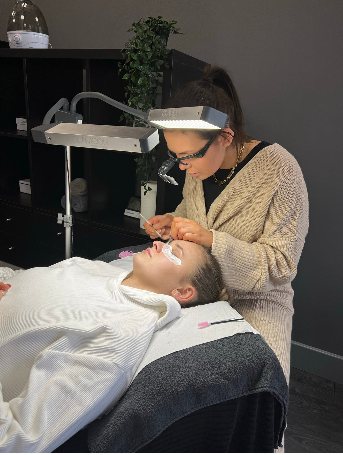 Classic Lash Extensions Course.