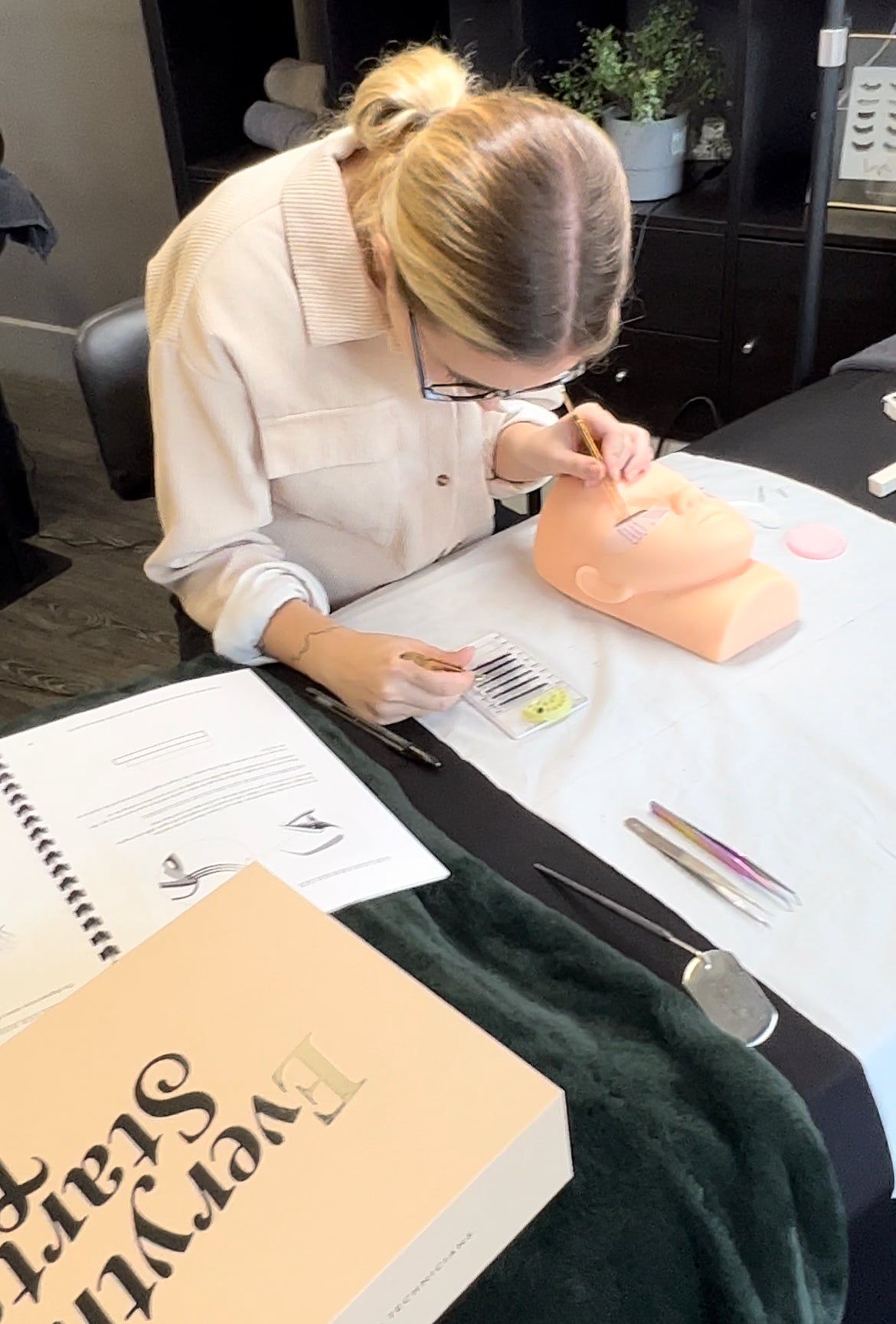 Classic Lash Extensions Course.